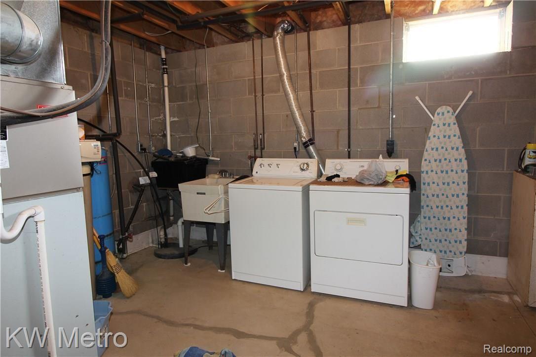 900 Miller Road Memphis, MI 48041 - Photo 28 of 28 Washer/Dryer
