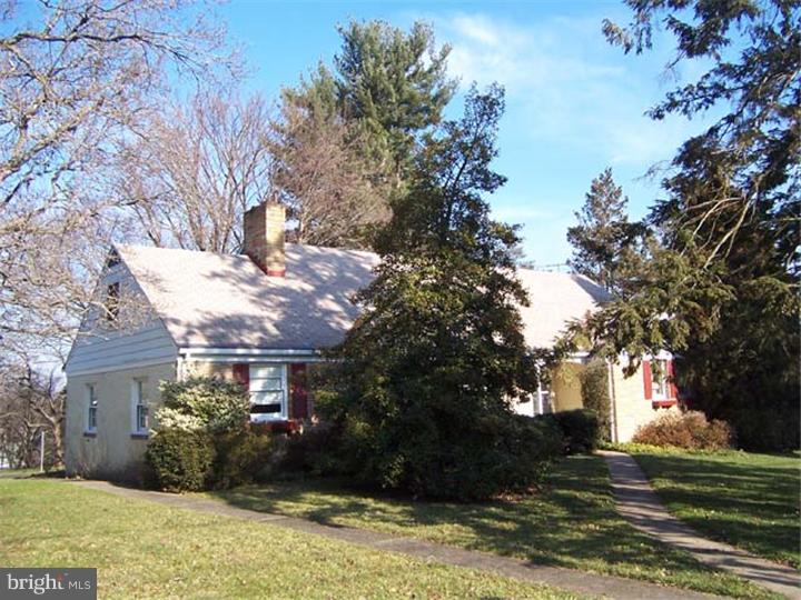263 Broad Street Spring City, PA 19475 - Photo 2 of 25