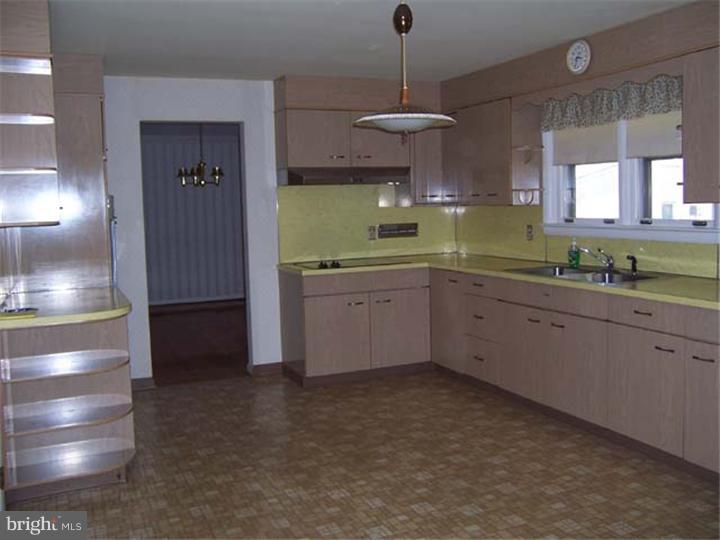 263 Broad Street Spring City, PA 19475 - Photo 9 of 25