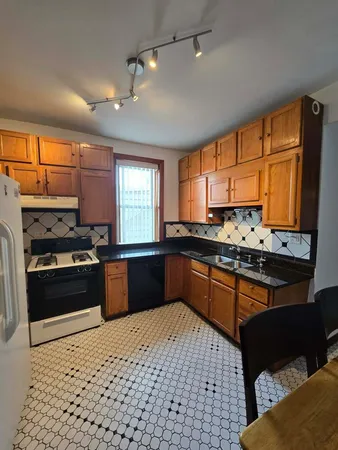 $2,000 | 5114 North Ashland Avenue, Unit 2, Chicago, IL 60640