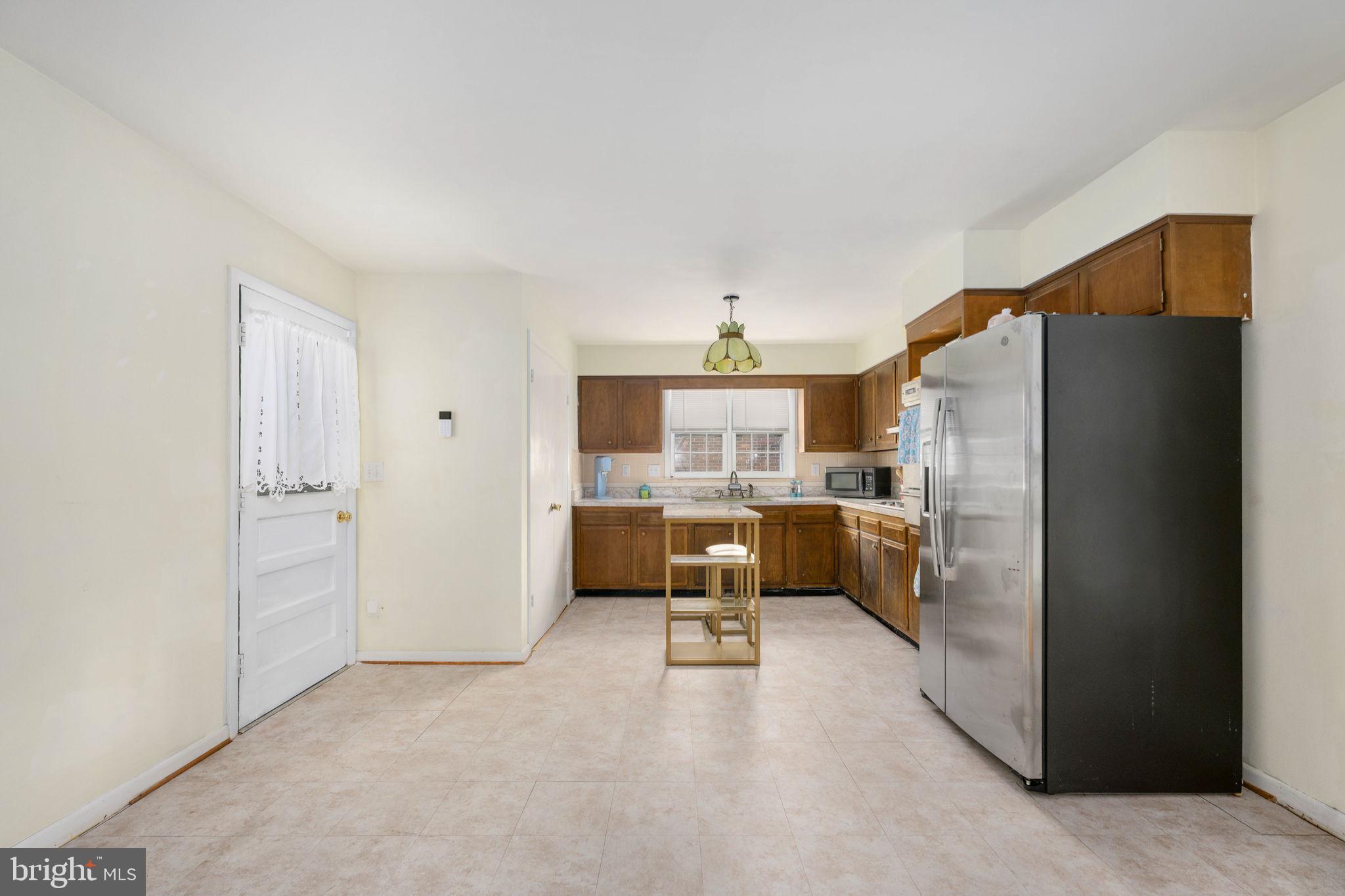 128 11th Street Colonial Beach, VA 22443 - Photo 27 of 80 a kitchen with refrigerator and furniture