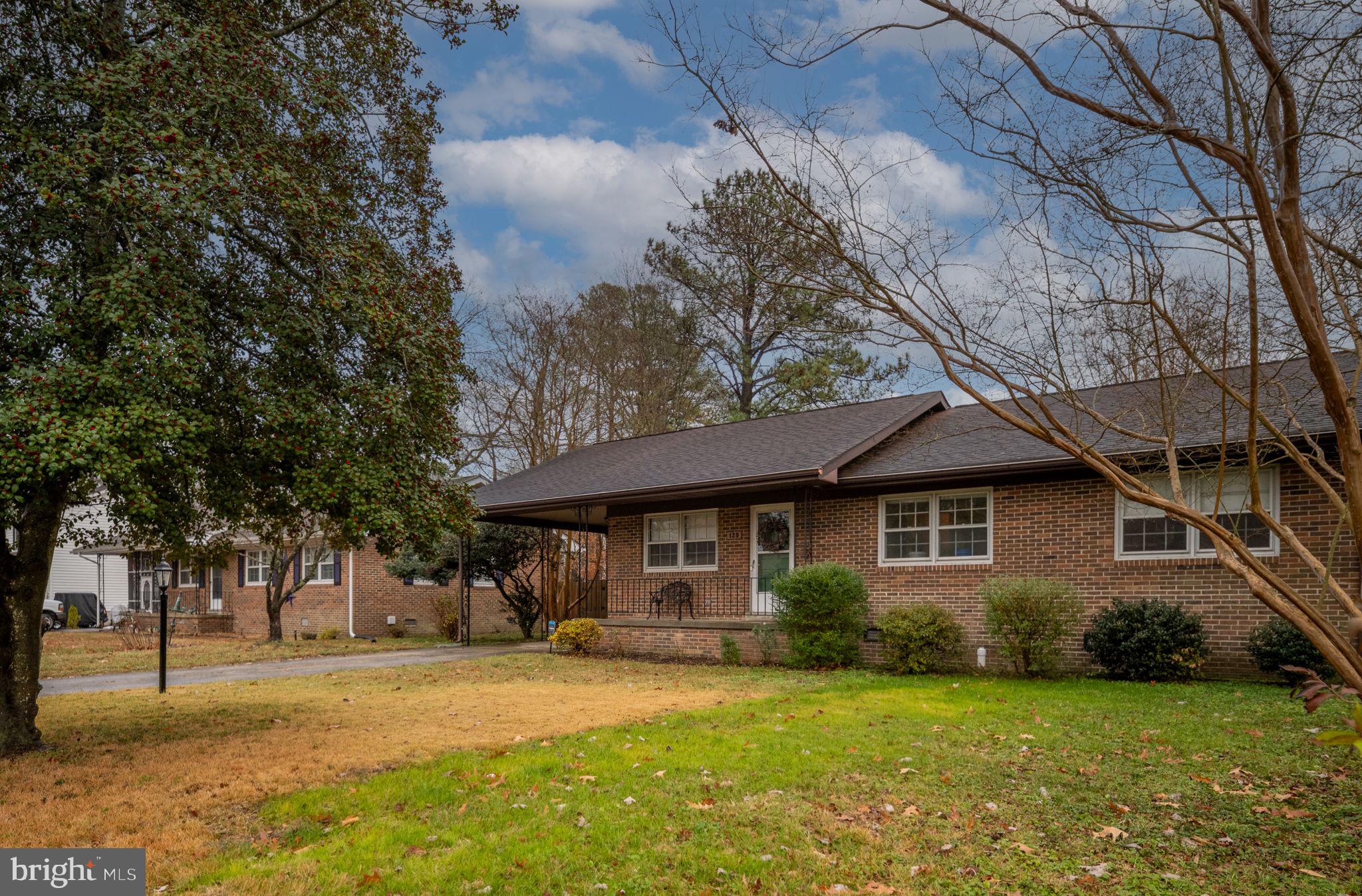 128 11th Street Colonial Beach, VA 22443 - Photo 5 of 58 a front view of a house with a garden