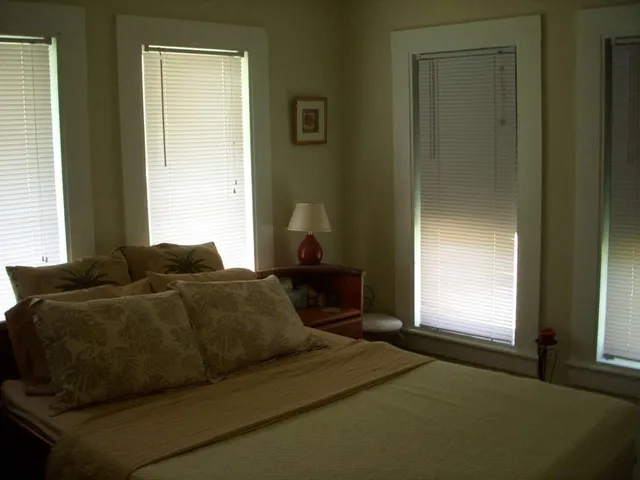 $2,000 | 1700 North Ocean Breeze, Lake Worth Beach, FL 33460