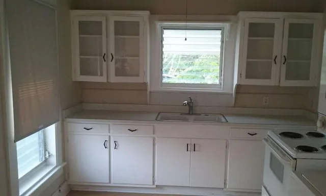 $2,000 | 1700 North Ocean Breeze, Lake Worth Beach, FL 33460