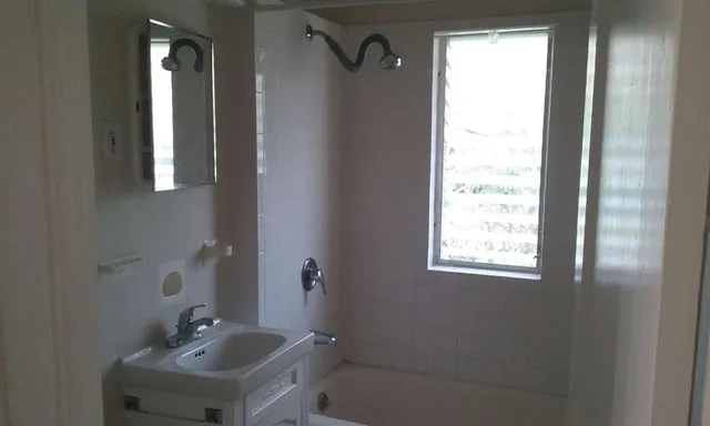 $2,000 | 1700 North Ocean Breeze, Lake Worth Beach, FL 33460