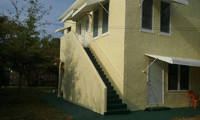 $2,000 | 1700 North Ocean Breeze, Lake Worth Beach, FL 33460