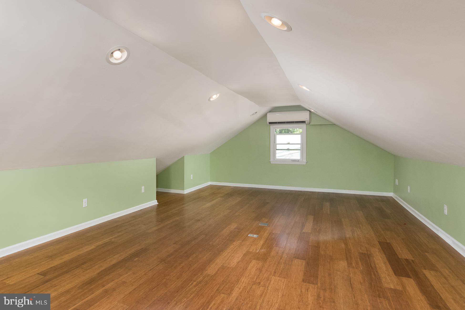 1204 Lower Ferry Road Ewing, NJ 08618 - Photo 9 of 13 Upstairs - Study/Office/ Den 14x19
