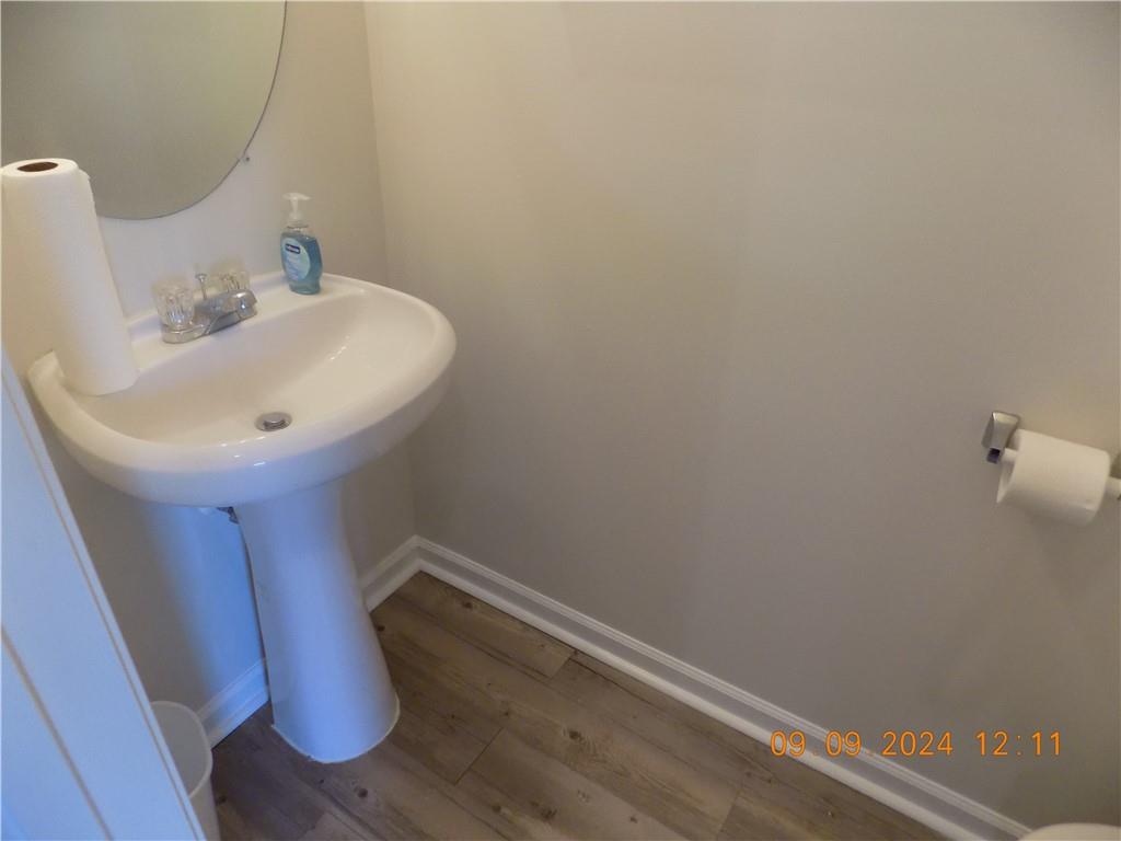 5509 Sable Way Atlanta, GA 30349 - Photo 17 of 37 a bathroom with a sink and mirror