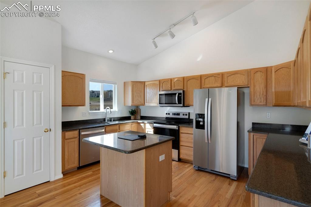 6475 Perfect View Colorado Springs, CO 80919 - Photo 11 of 33