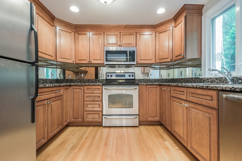 119 Jericho Road, Unit 119 Weston, MA 02493 - Photo 5 of 41