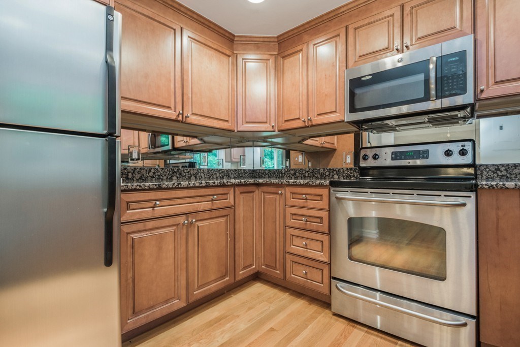 119 Jericho Road, Unit 119 Weston, MA 02493 - Photo 7 of 41
