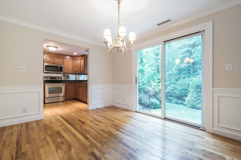 119 Jericho Road, Unit 119 Weston, MA 02493 - Photo 9 of 41