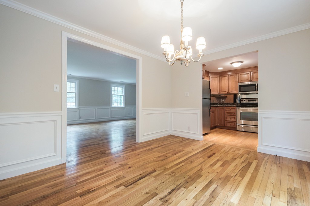 119 Jericho Road, Unit 119 Weston, MA 02493 - Photo 10 of 41