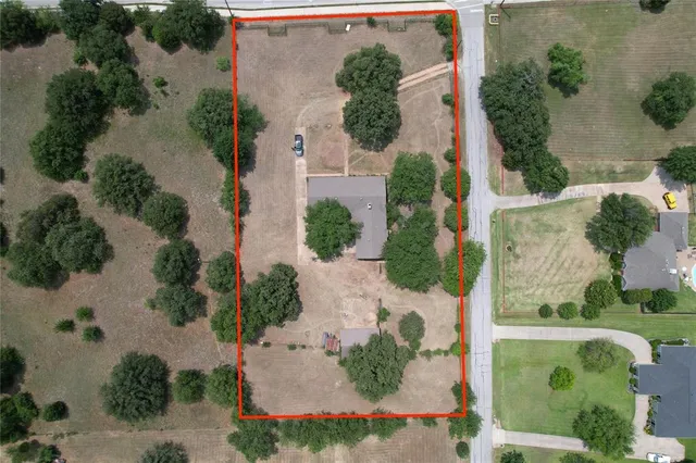 an aerial view of house with a yard and lake view