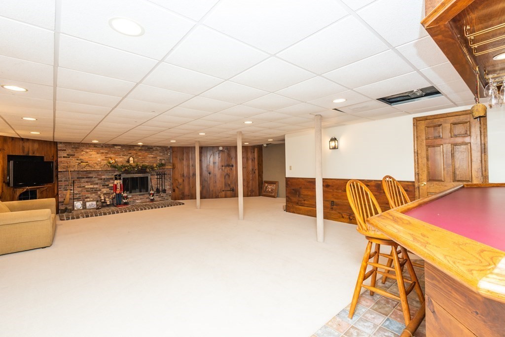 124 Locksley Road Lynnfield, MA 01940 - Photo 28 of 33 Gallery Image 28