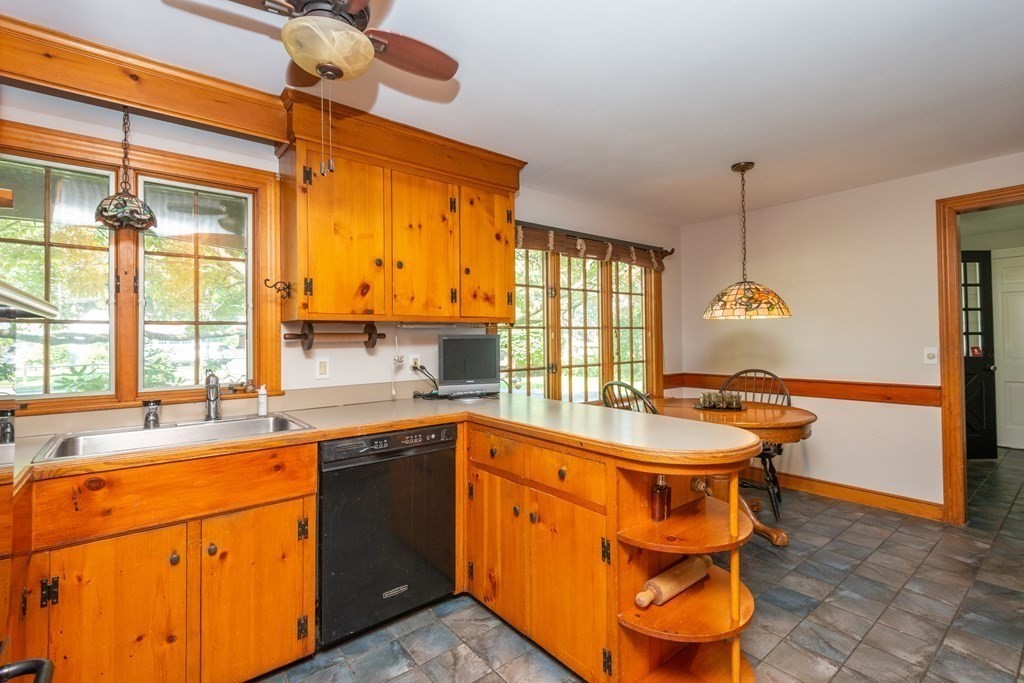 124 Locksley Road Lynnfield, MA 01940 - Photo 8 of 33 Gallery Image 8