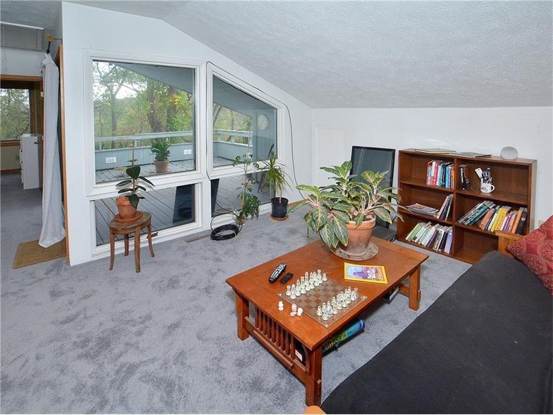 16 Niagara Road Pittsburgh, PA 15221 - Photo 18 of 24 Second Floor Reading Room and Upstairs Deck