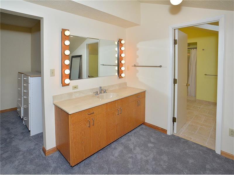 16 Niagara Road Pittsburgh, PA 15221 - Photo 19 of 24 Master Bathroom