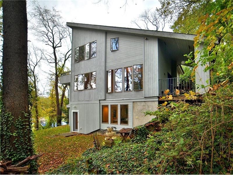 16 Niagara Road Pittsburgh, PA 15221 - Photo 4 of 24 Lower Level Entry at Side of the House