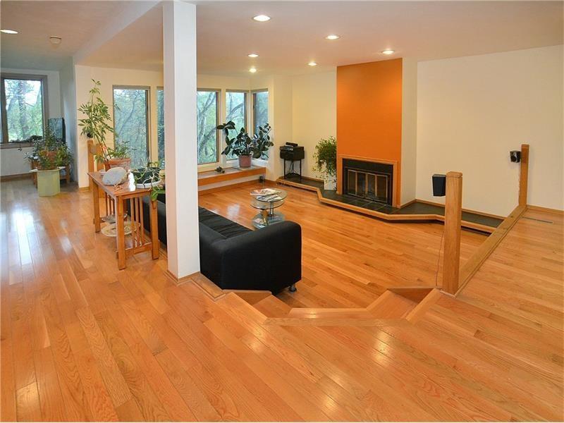 16 Niagara Road Pittsburgh, PA 15221 - Photo 8 of 24 Sunken Living Room View from Front Door Entrance