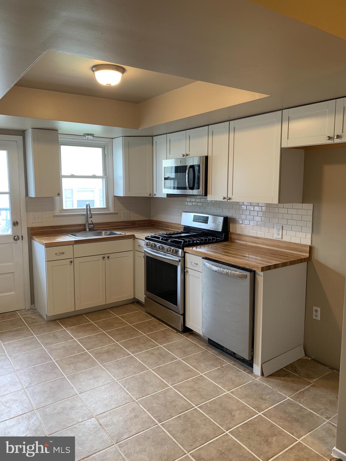516 Golden Street Lititz, PA 17543 - Photo 4 of 6