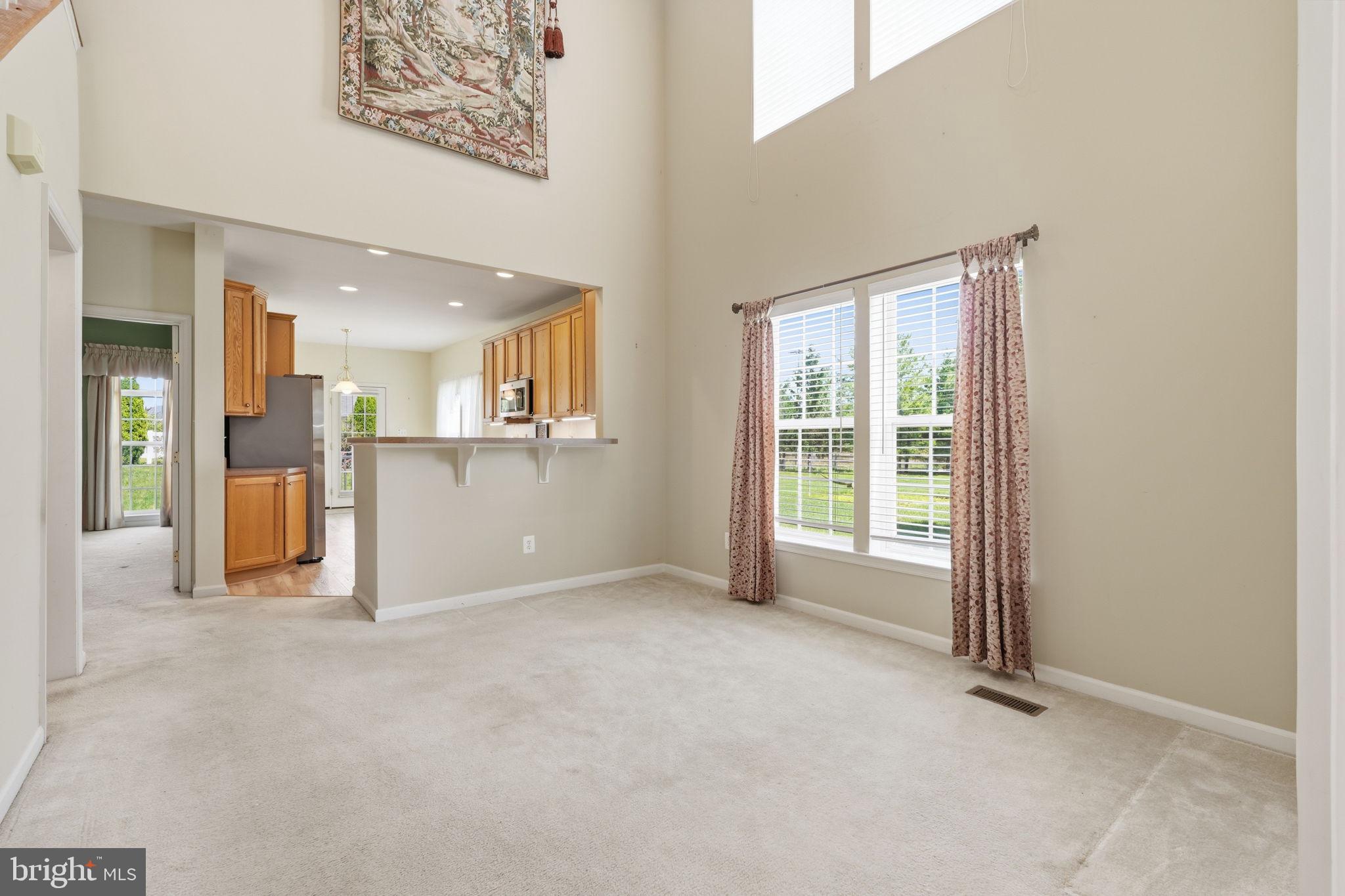 281 Maple Drive Hanover, PA 17331 - Photo 5 of 41 Dining room