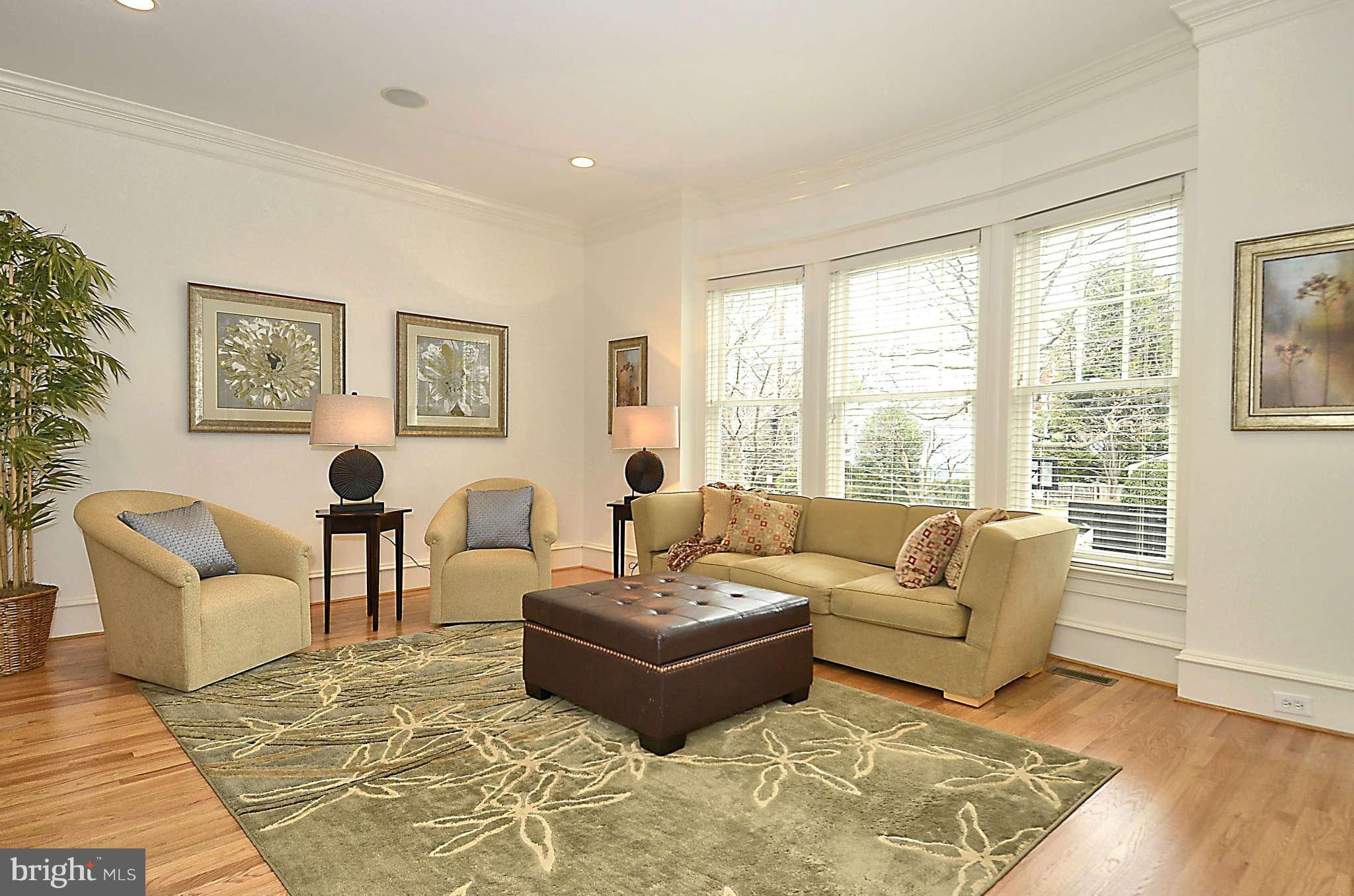 7104 Exeter Road Bethesda, MD 20814 - Photo 2 of 11 Living Room