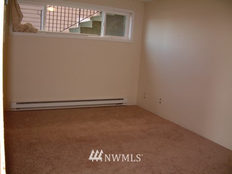 412 Mill Avenue South Renton, WA 98057 - Photo 5 of 13 a view of a door