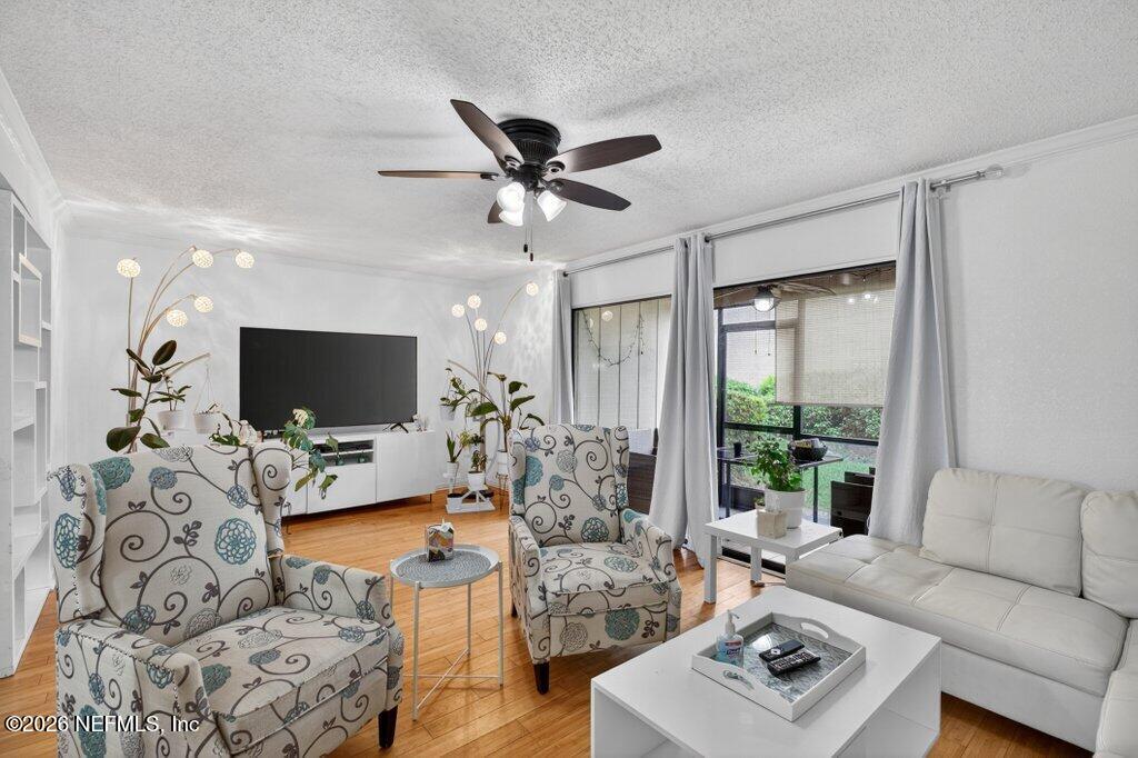 8880 Old Kings Road South, Unit 34 Jacksonville, FL 32257 - Photo 24 of 39 Living Room
