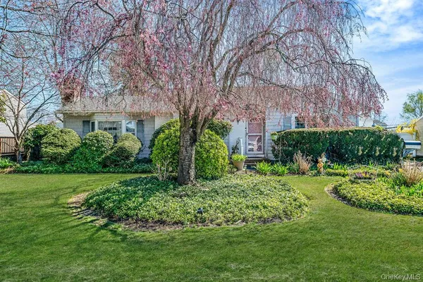 $669,000 | 289 West 17th Street, Deer Park, NY 11729
