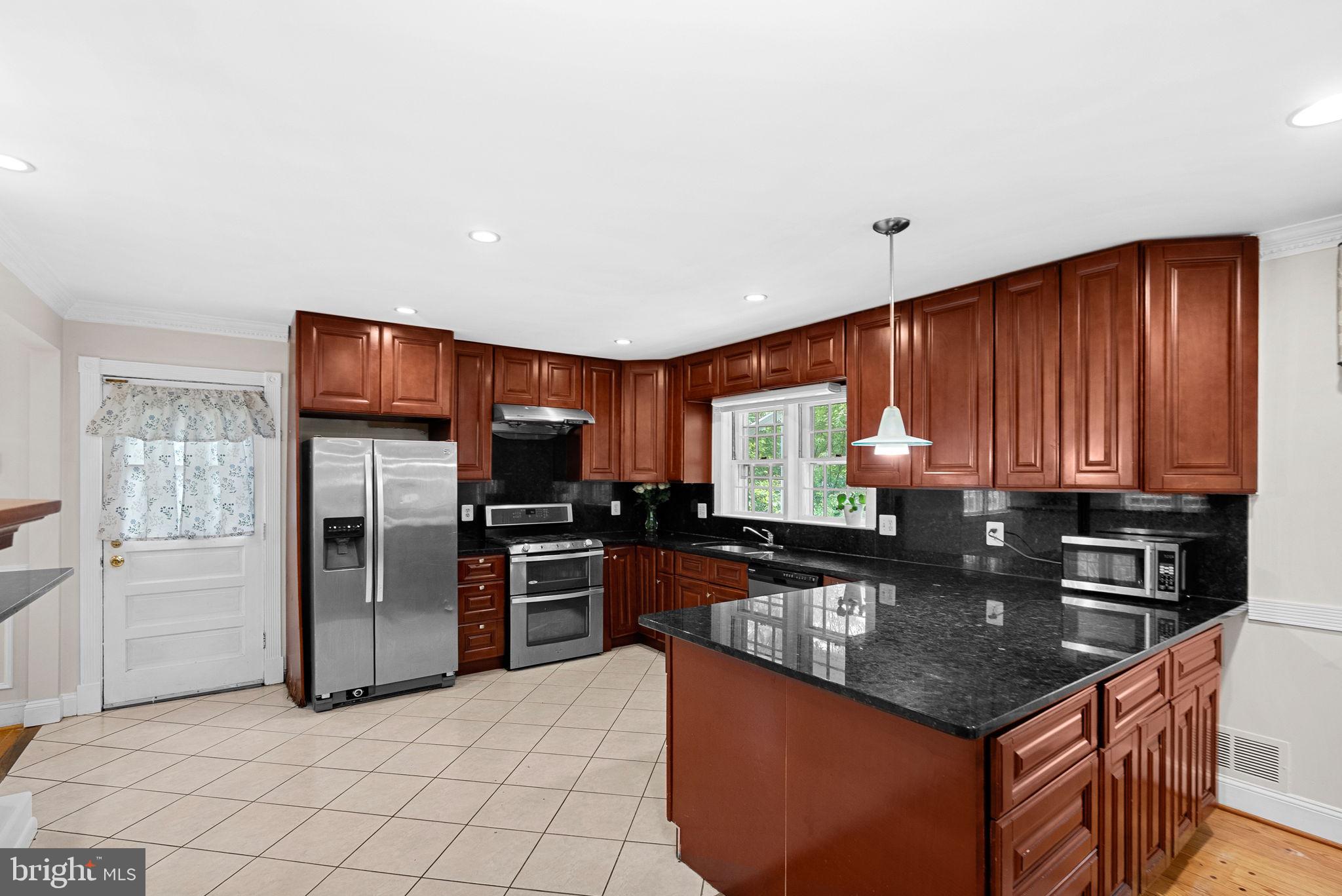 2435 Hunter Mill Road Vienna, VA 22181 - Photo 5 of 6