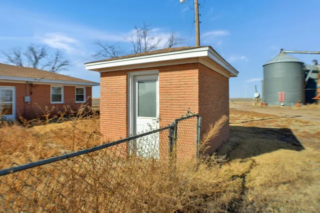 $298,000 | 2495 Highway 60, Friona, TX 79035