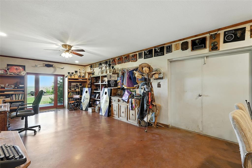 12370 Fortenberry Road Sanger, TX 76266 - Photo 13 of 40 Office area featuring ceiling fan and finished concrete flooring