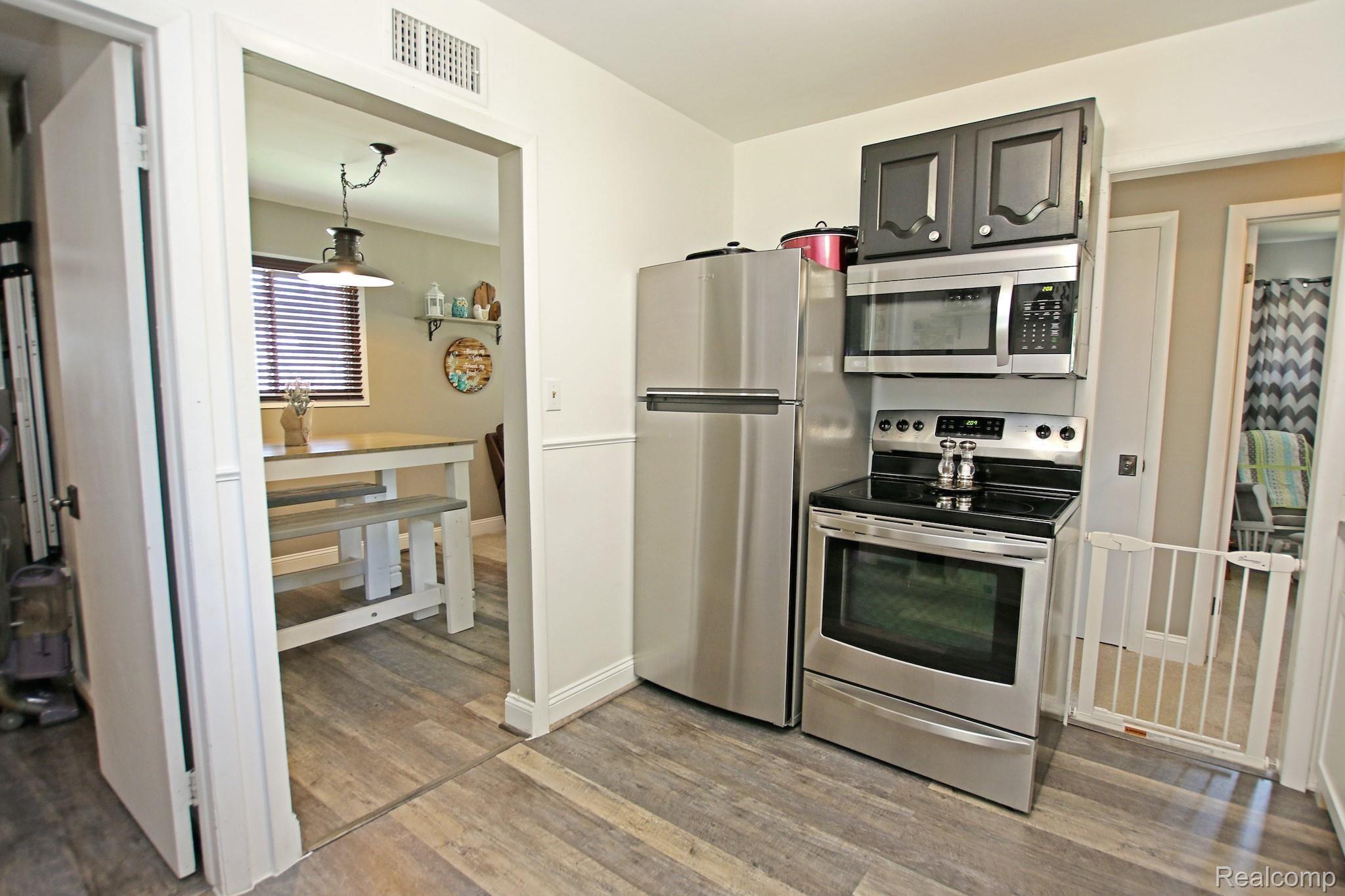 5248 Marconi Street Clarkston, MI 48348 - Photo 22 of 43 11) Kitchen.jpg