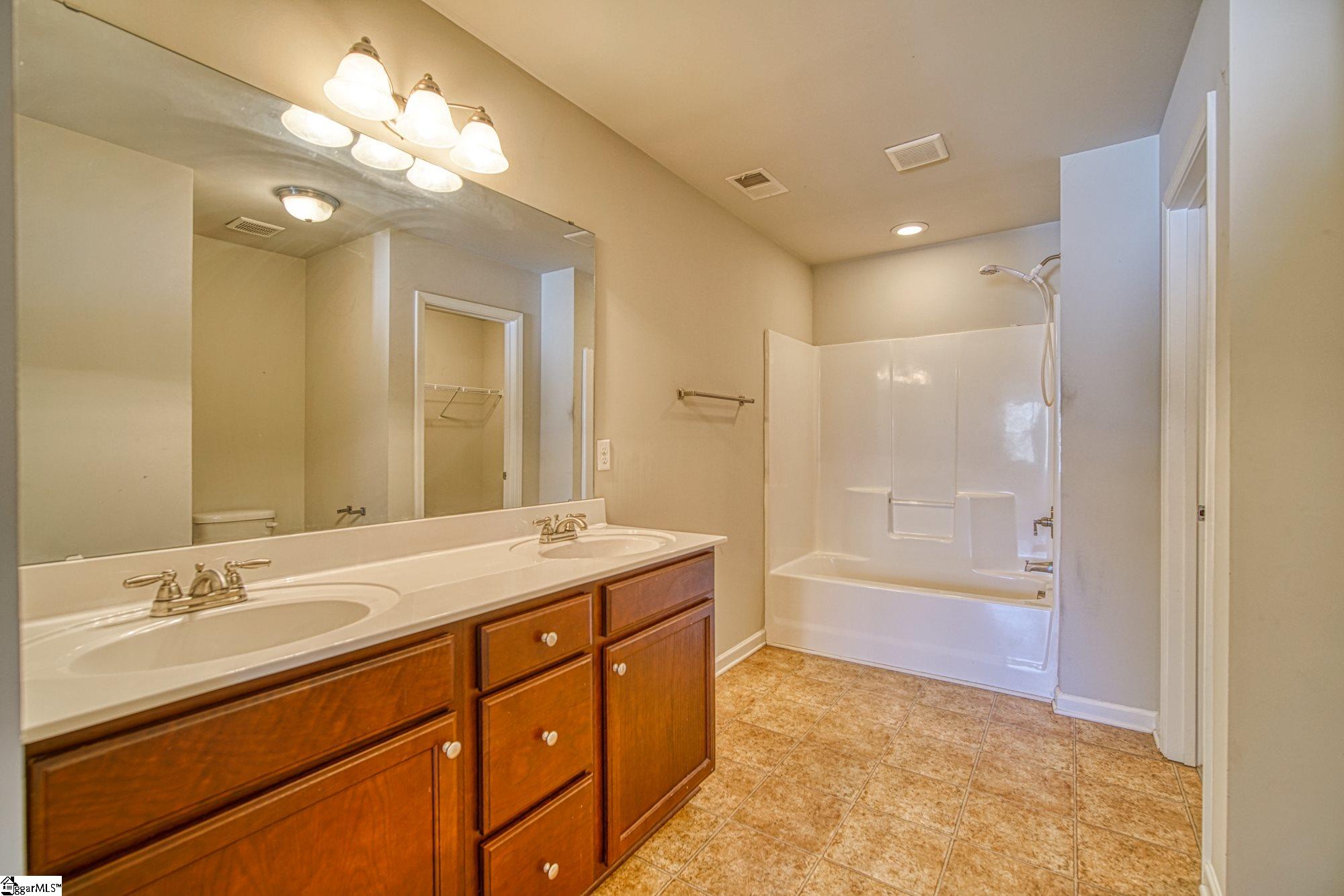 227 Crescent Circle Duncan, SC 29334 - Photo 14 of 30 Gallery Image 14
