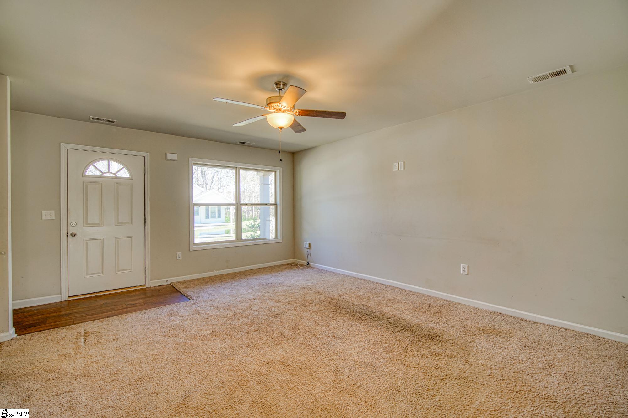 227 Crescent Circle Duncan, SC 29334 - Photo 4 of 30 Gallery Image 4
