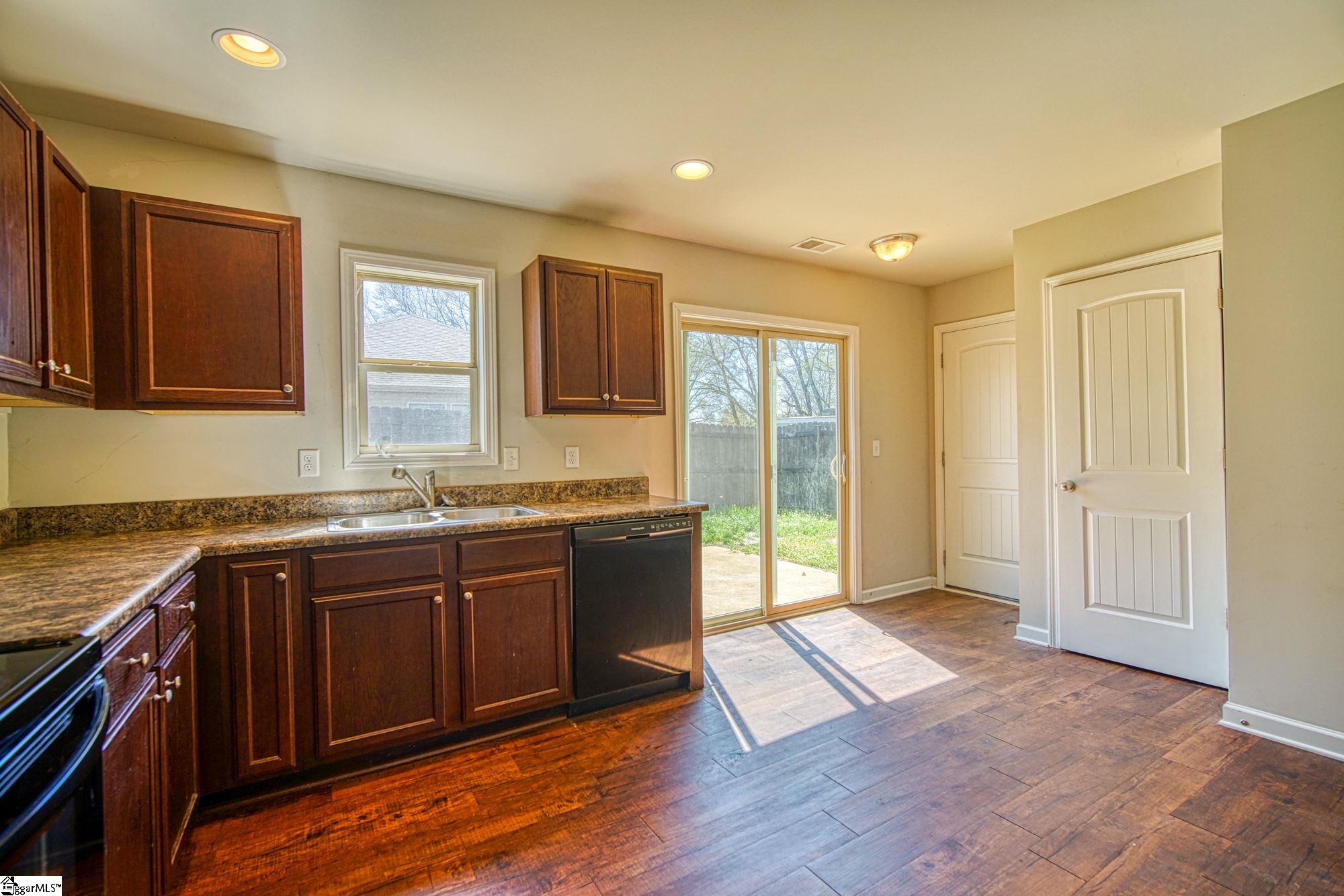 227 Crescent Circle Duncan, SC 29334 - Photo 9 of 30 Gallery Image 9