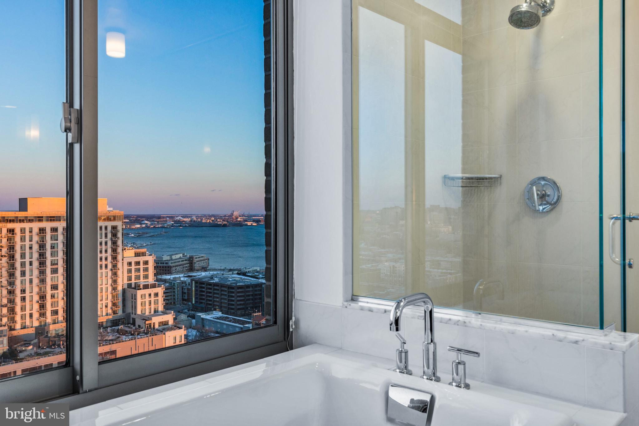 675 President Street, Unit 2706 Baltimore, MD 21202 - Photo 26 of 49 a bathroom with a bathtub and shower