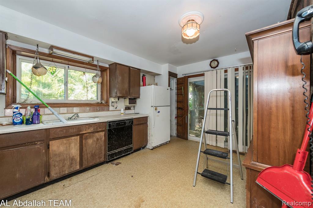 15717 Meadow Street Romulus, MI 48174 - Photo 10 of 21