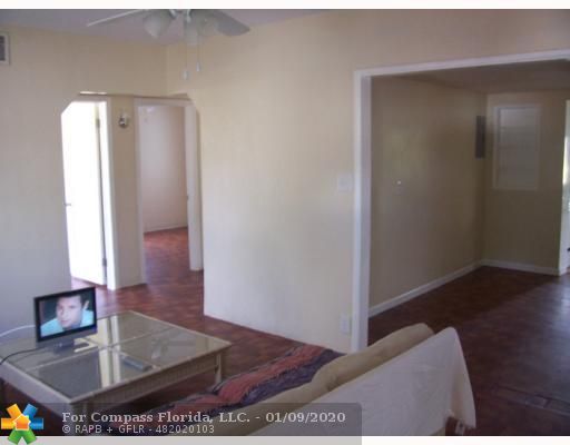 38 Allen Road Hollywood, FL 33023 - Photo 6 of 10 Living Room
