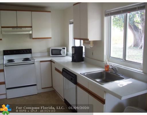 38 Allen Road Hollywood, FL 33023 - Photo 8 of 10 Kitchen