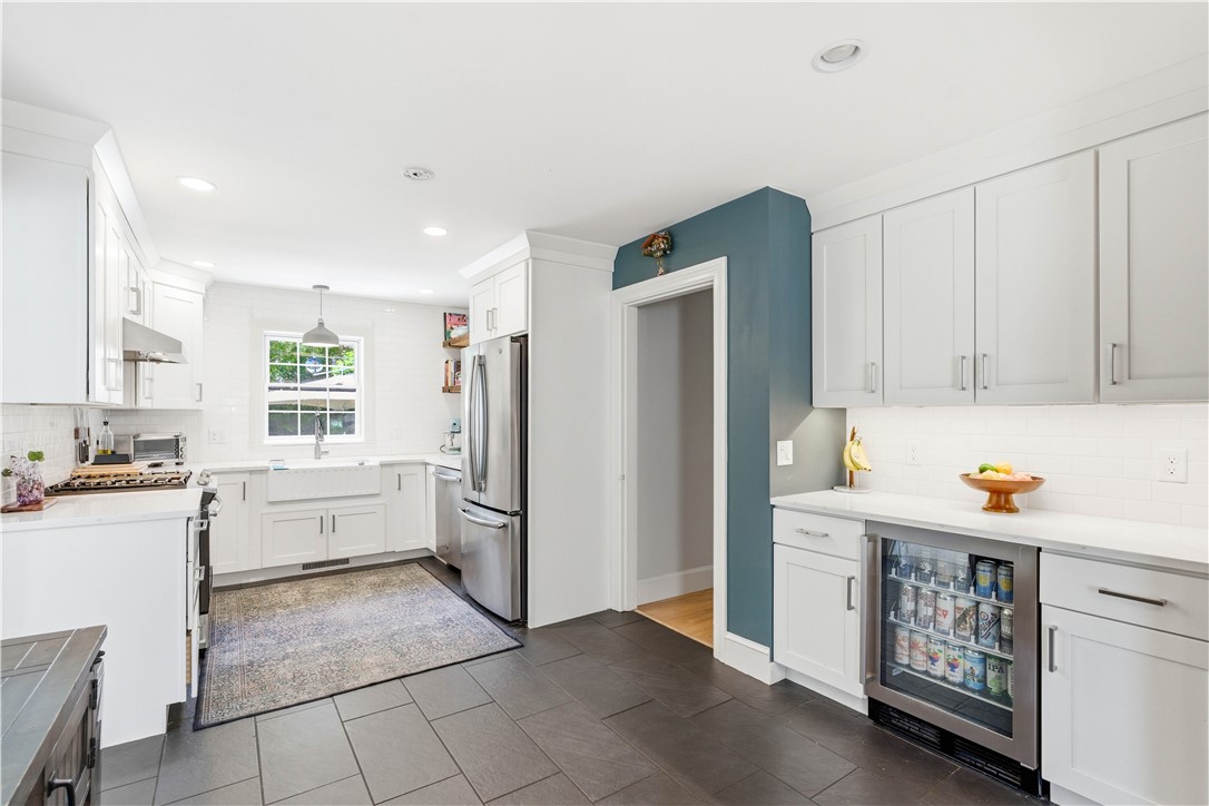 23 Dyer Street Warren, RI 02885 - Photo 7 of 49