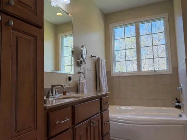 $570,000 | 3550 East Bishop Road, Mount Vernon, IL 62864