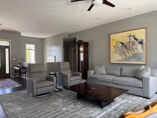 $570,000 | 3550 East Bishop Road, Mount Vernon, IL 62864