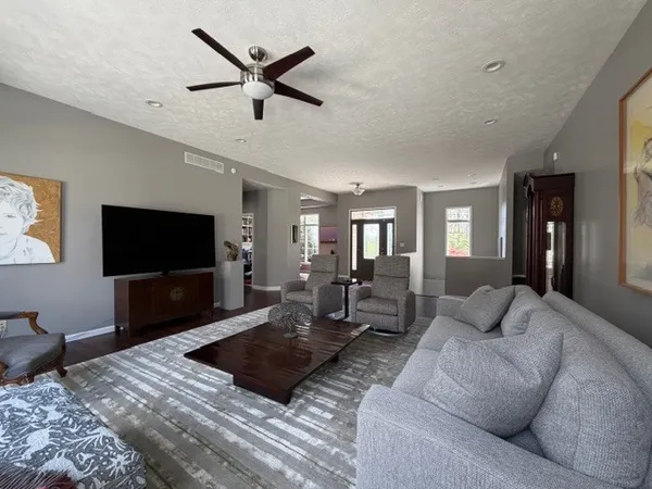 $570,000 | 3550 East Bishop Road, Mount Vernon, IL 62864