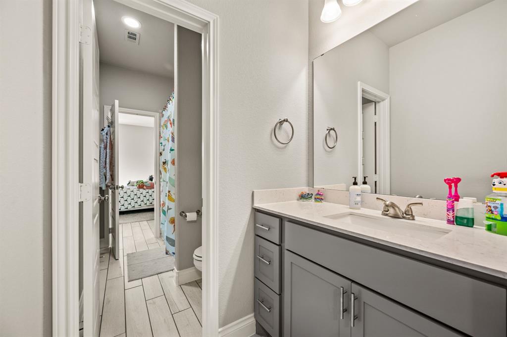 4209 Inverness Way Denton, TX 76210 - Photo 30 of 40 Jack & Jill bathroom