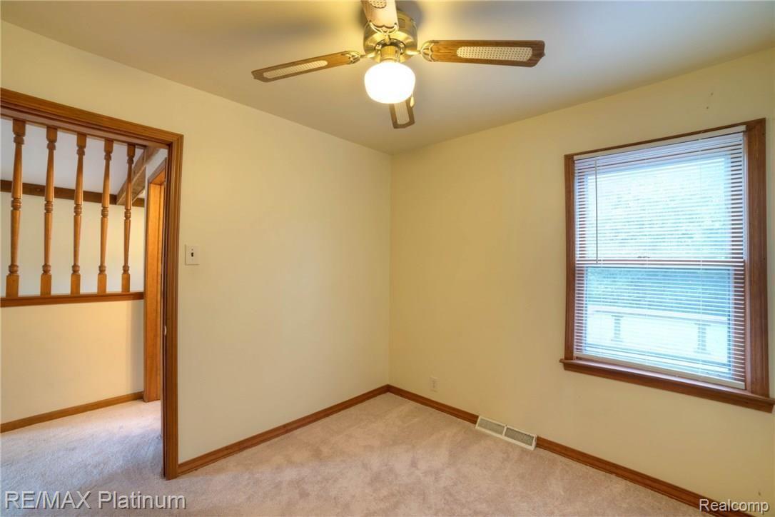 21706 Ruth Street Farmington, MI 48336 - Photo 13 of 32 Office/den
