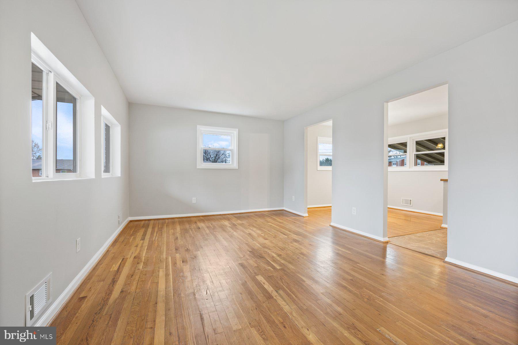 810 Bobby Road Catonsville, MD 21228 - Photo 7 of 36