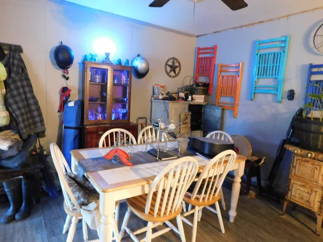 a street sign on the side of a building