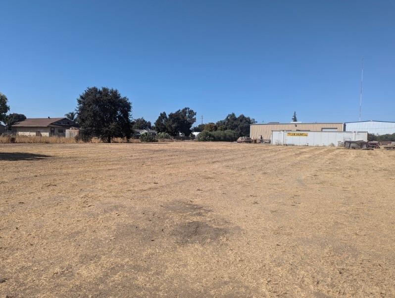 4660 East Morse Road Lodi, CA 95240 - Photo 5 of 8 a view of a beach and a mountain view